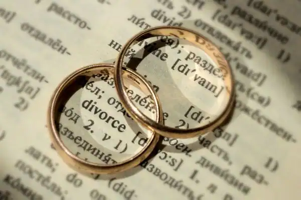 Image of rings removed before divorce mediation Seaham